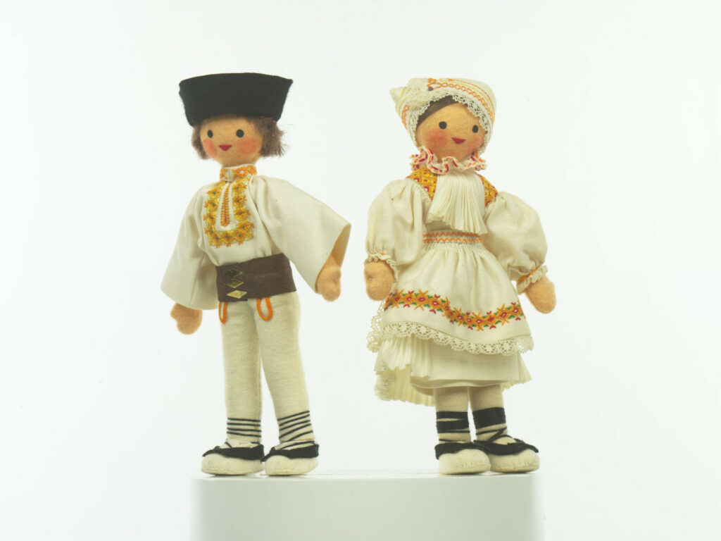 Bábika krojovaná, pár