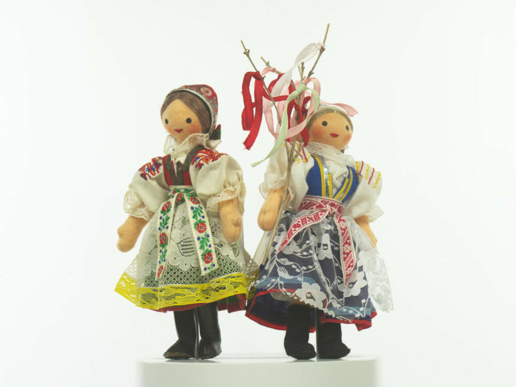 Bábika krojovaná, pár