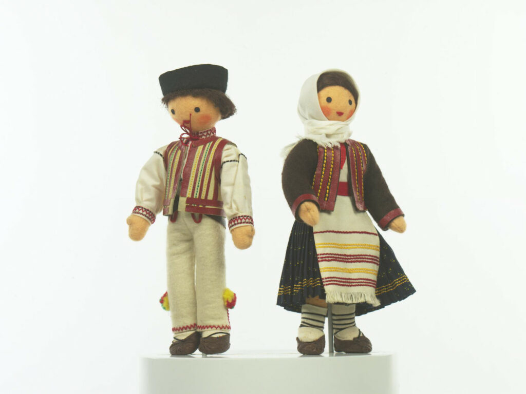 Bábika krojovaná, pár