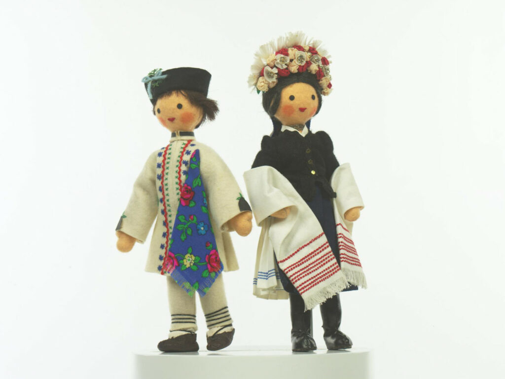 Bábika krojovaná, pár