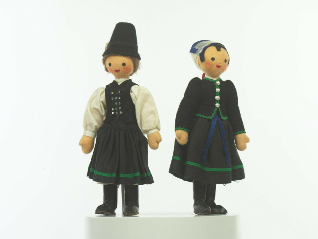 Bábika krojovaná, pár