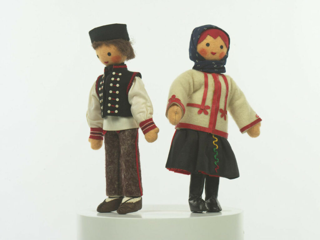 Bábika krojovaná, pár