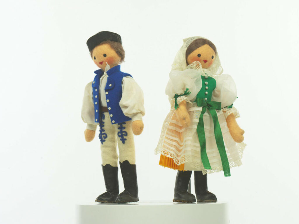 Bábika krojovaná, pár
