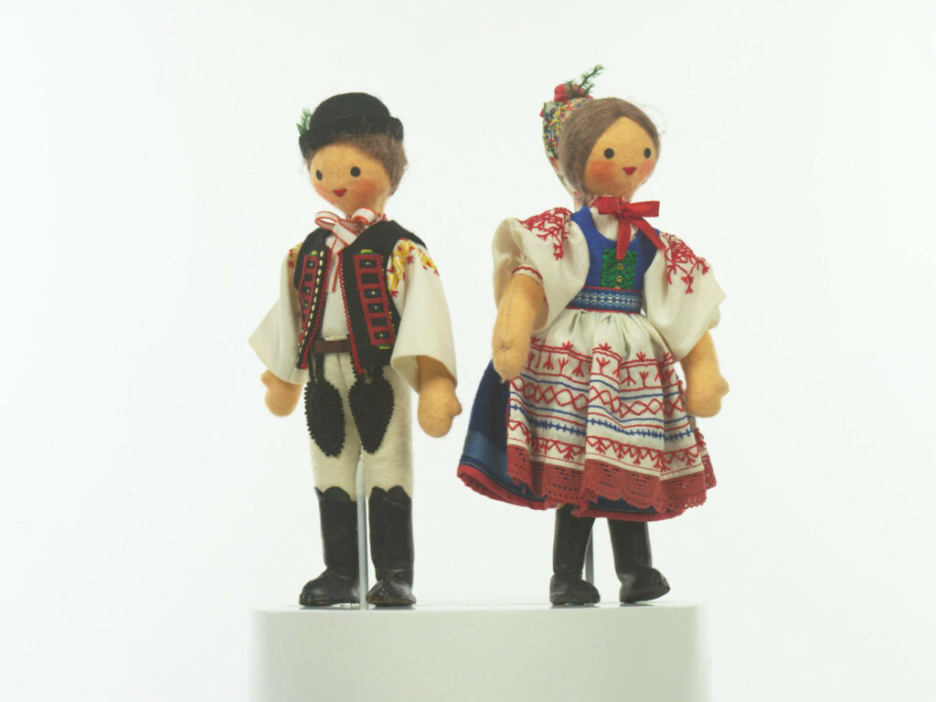 Bábika krojovaná, pár