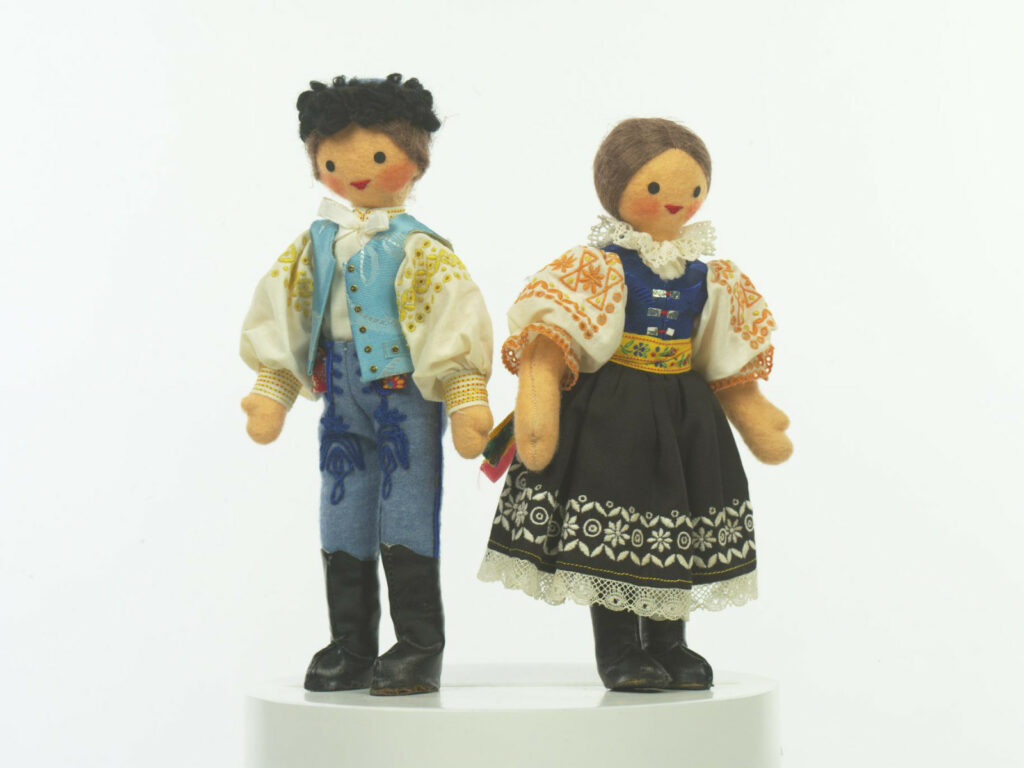 Bábika krojovaná, pár