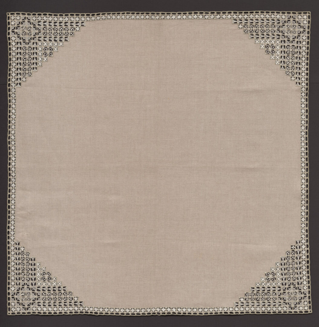 Prikrývka vyšívaná