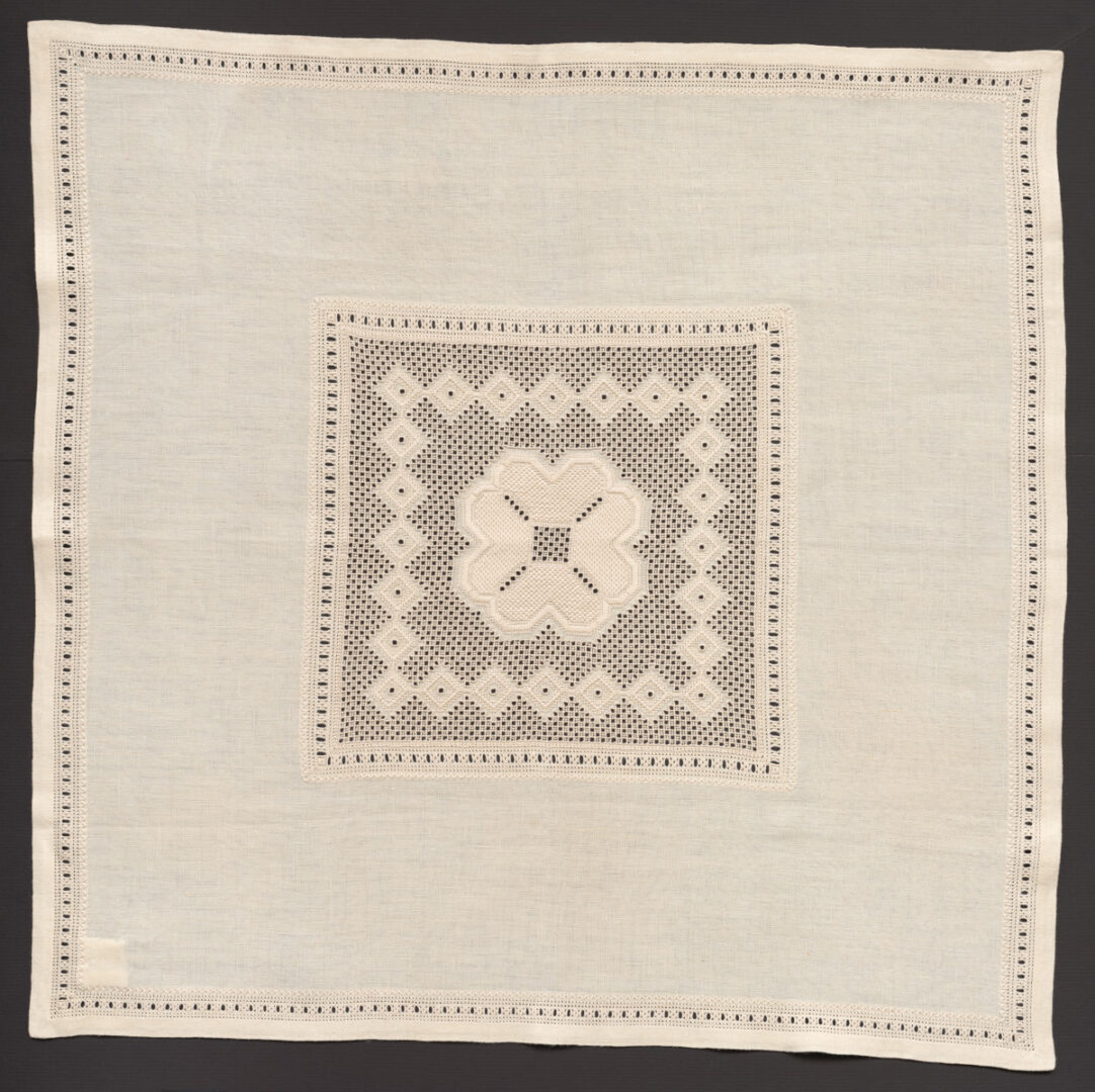 Prikrývka vyšívaná