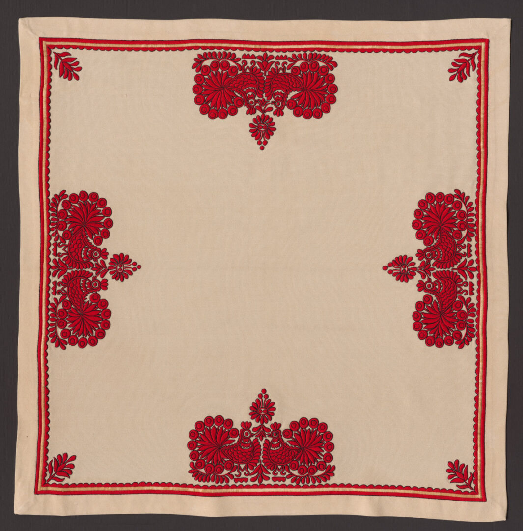 Prikrývka vyšívaná