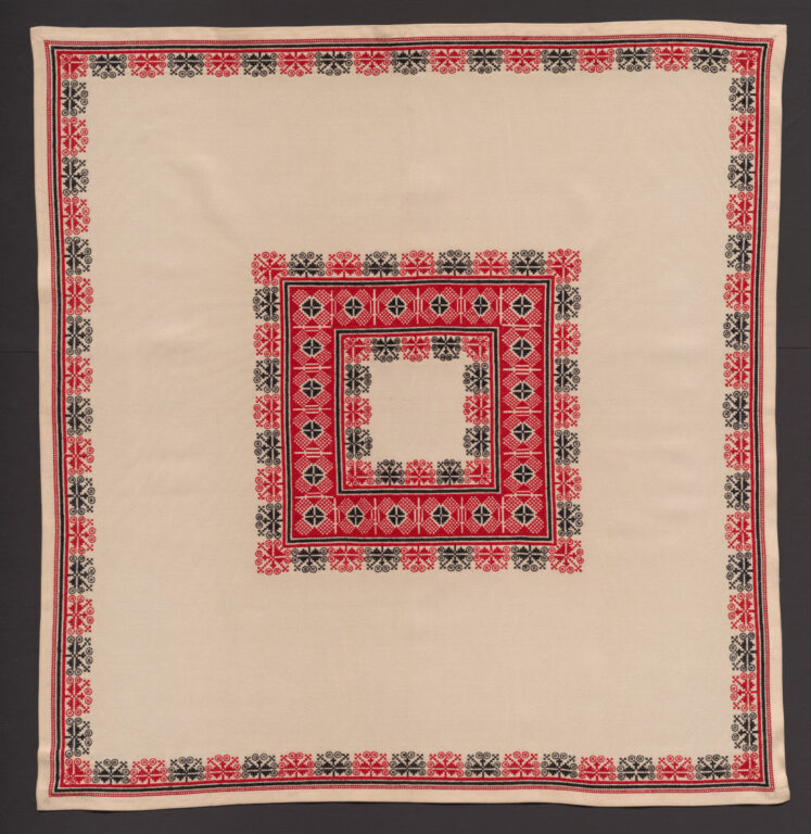 Prikrývka vyšívaná