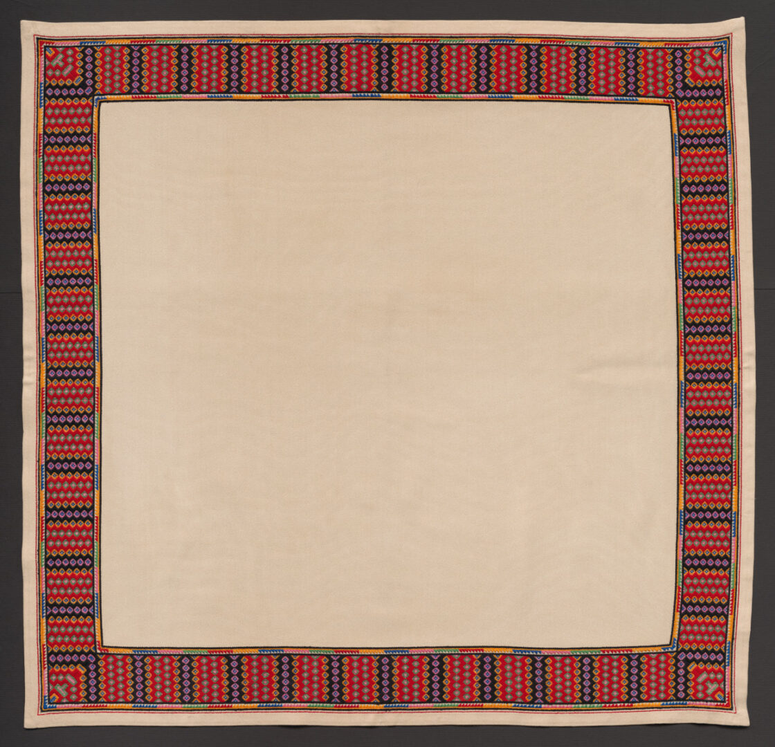 Prikrývka vyšívaná