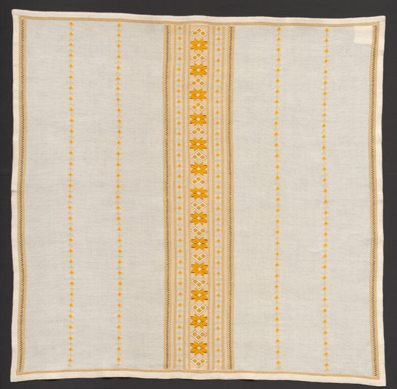 Prikrývka vyšívaná