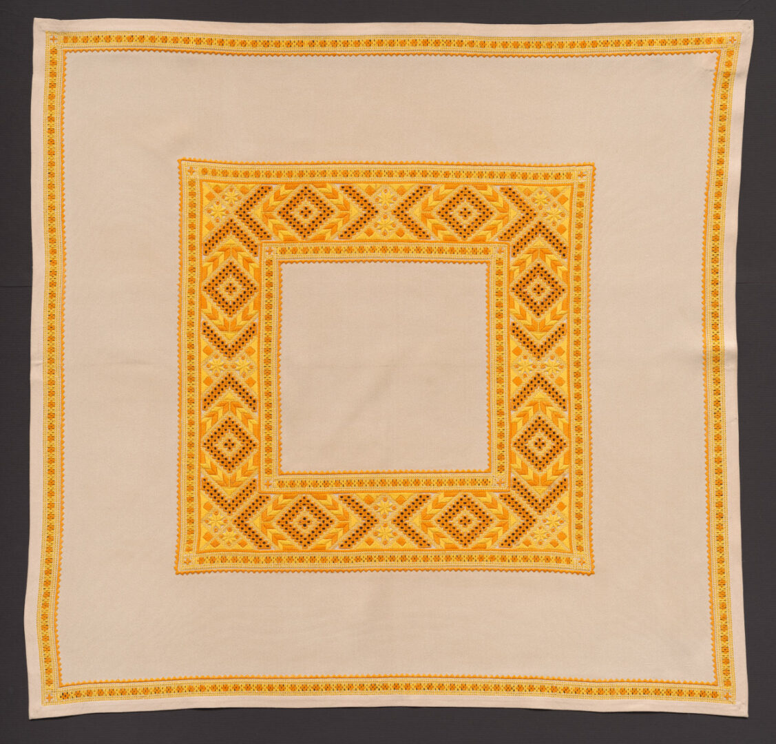 Prikrývka vyšívaná