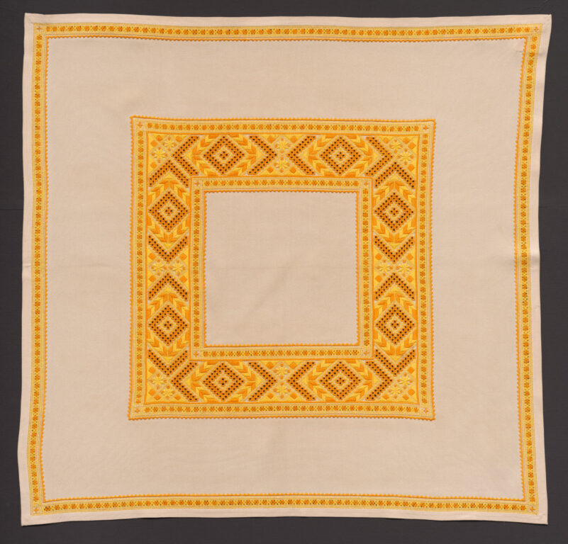 Prikrývka vyšívaná