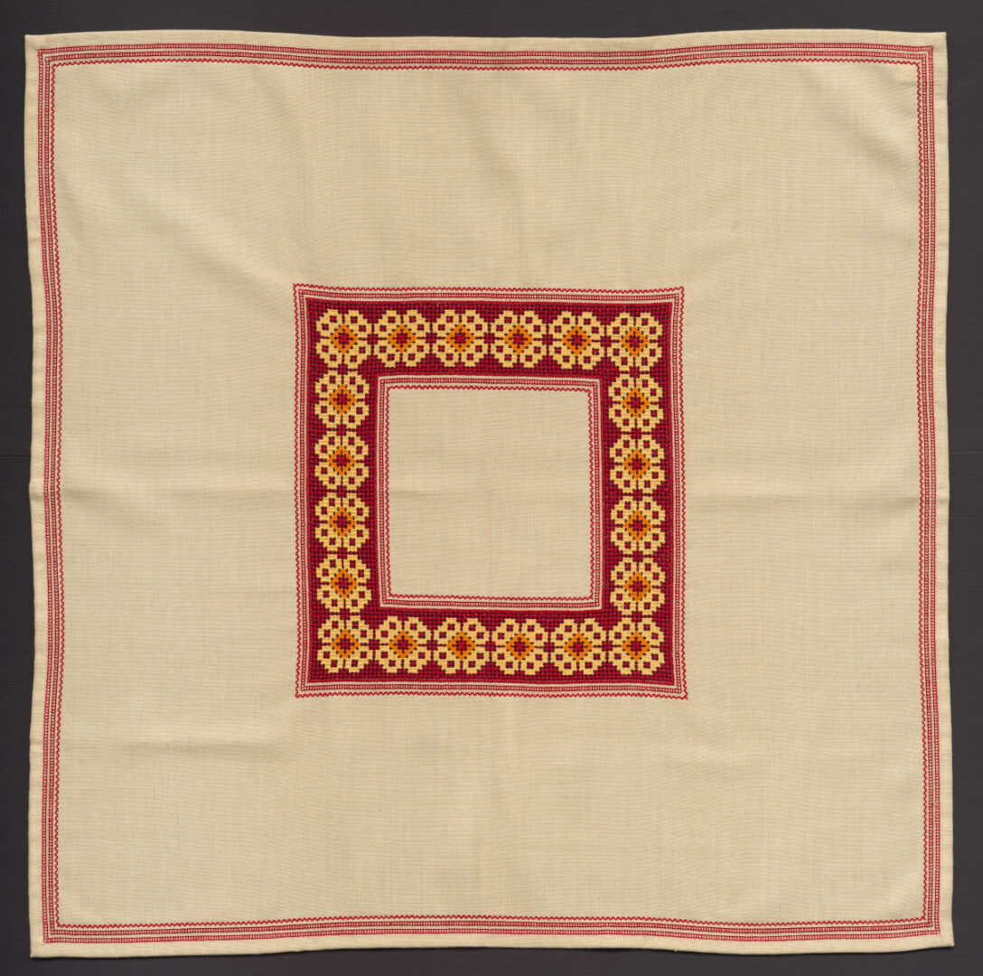 Prikrývka vyšívaná