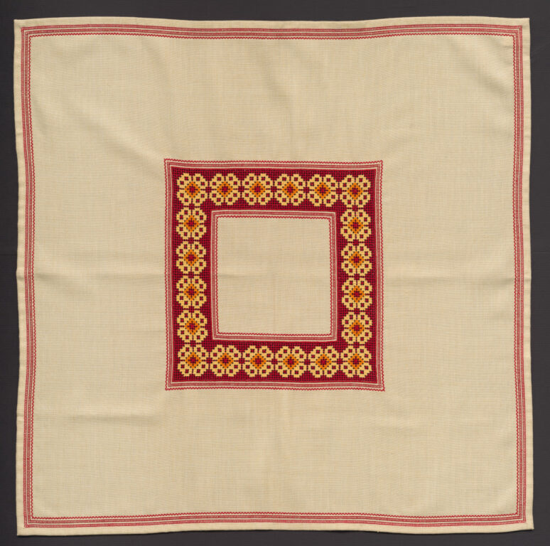 Prikrývka vyšívaná