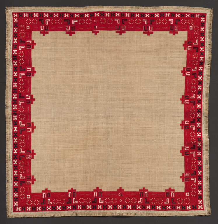 Prikrývka vyšívaná