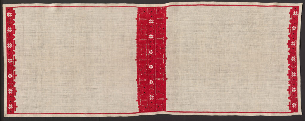 Prikrývka vyšívaná