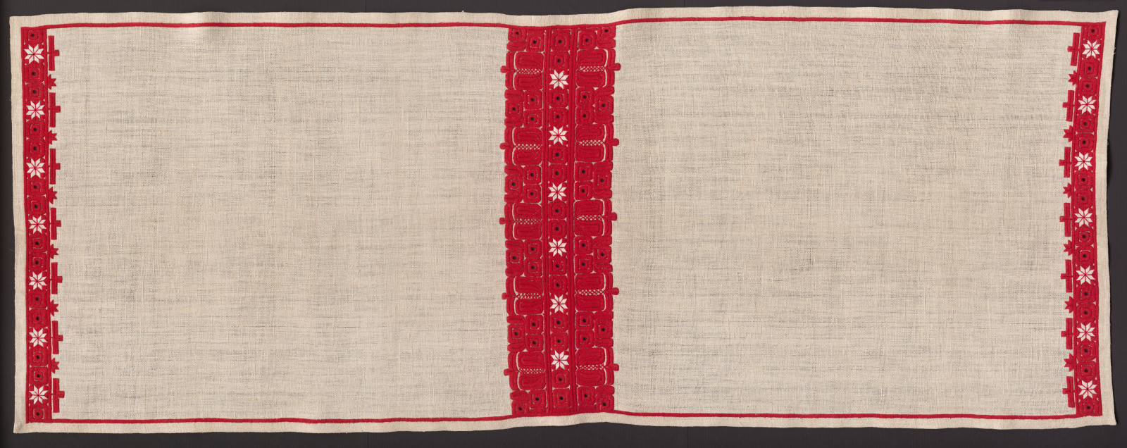 Prikrývka vyšívaná