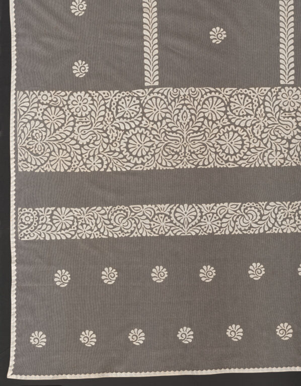 Záclona s trakovickou aplikáciou