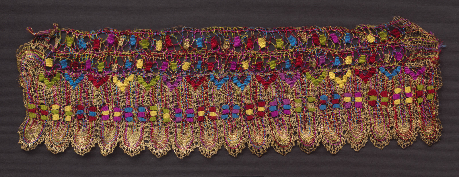 Čipka farebná so zlatom