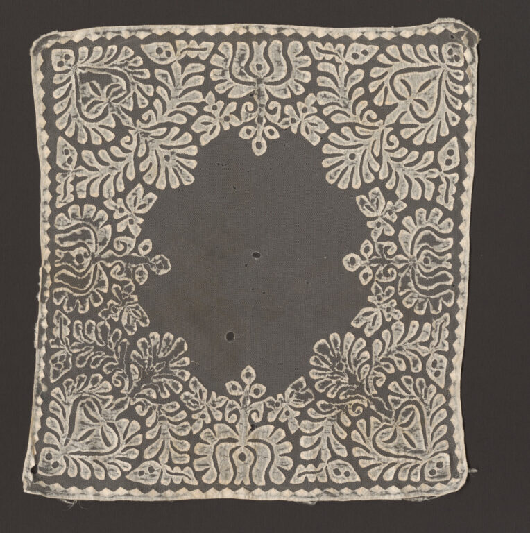 Prikrývka s trakovickou aplikáciou