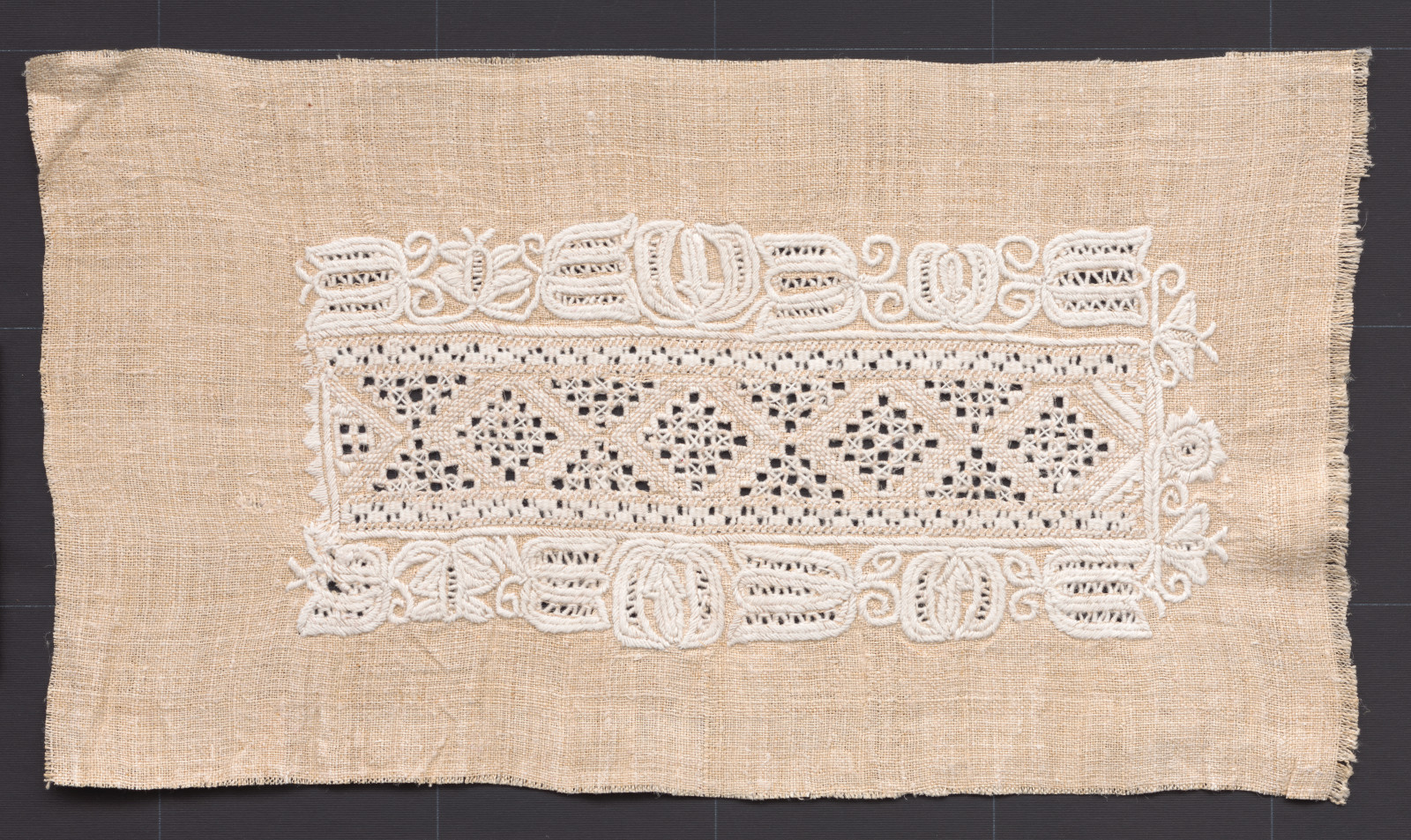 Výšivka z rukávcov