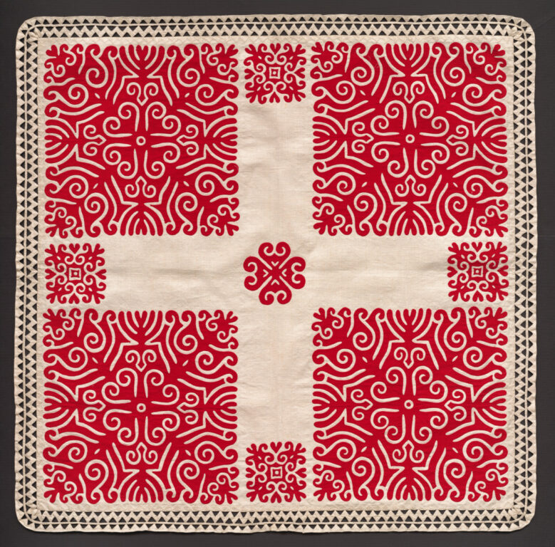 Prikrývka s trakovickou aplikáciou