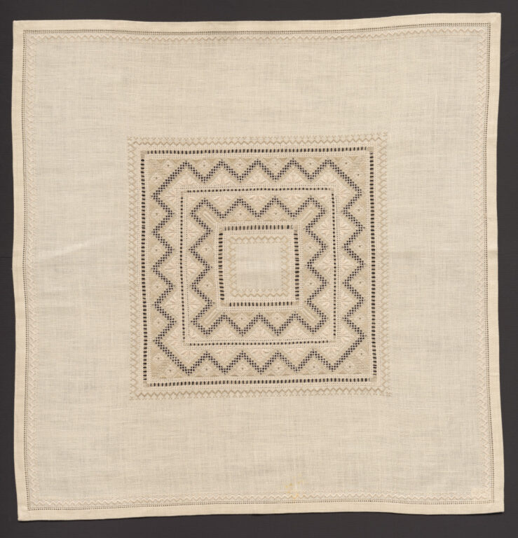 Prikrývka vyšívaná