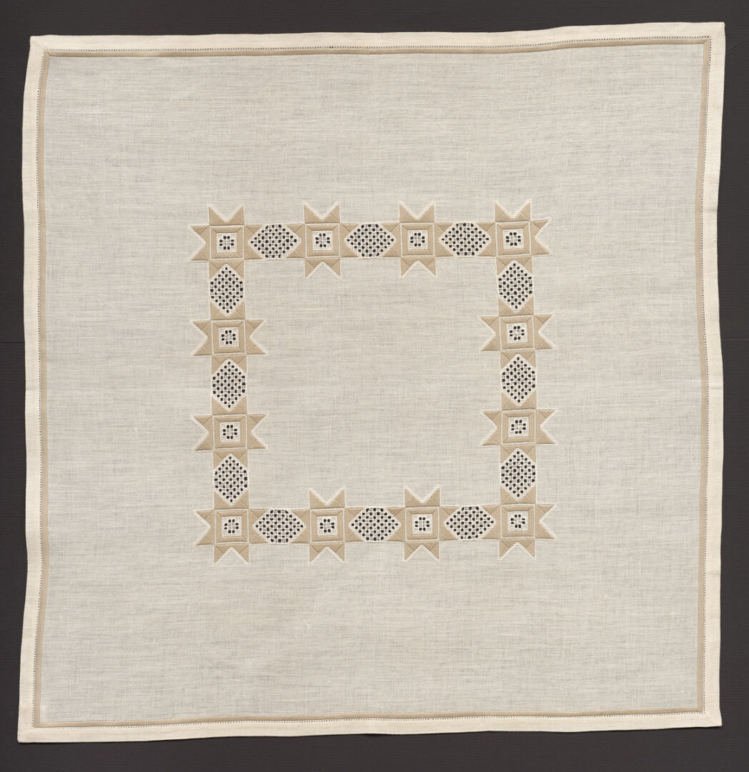 Prikrývka vyšívaná