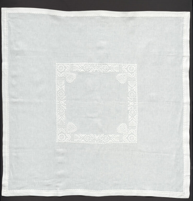 Prikrývka vyšívaná