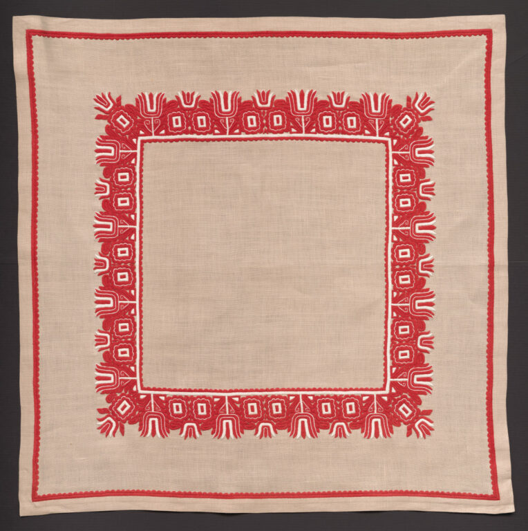 Prikrývka vyšívaná