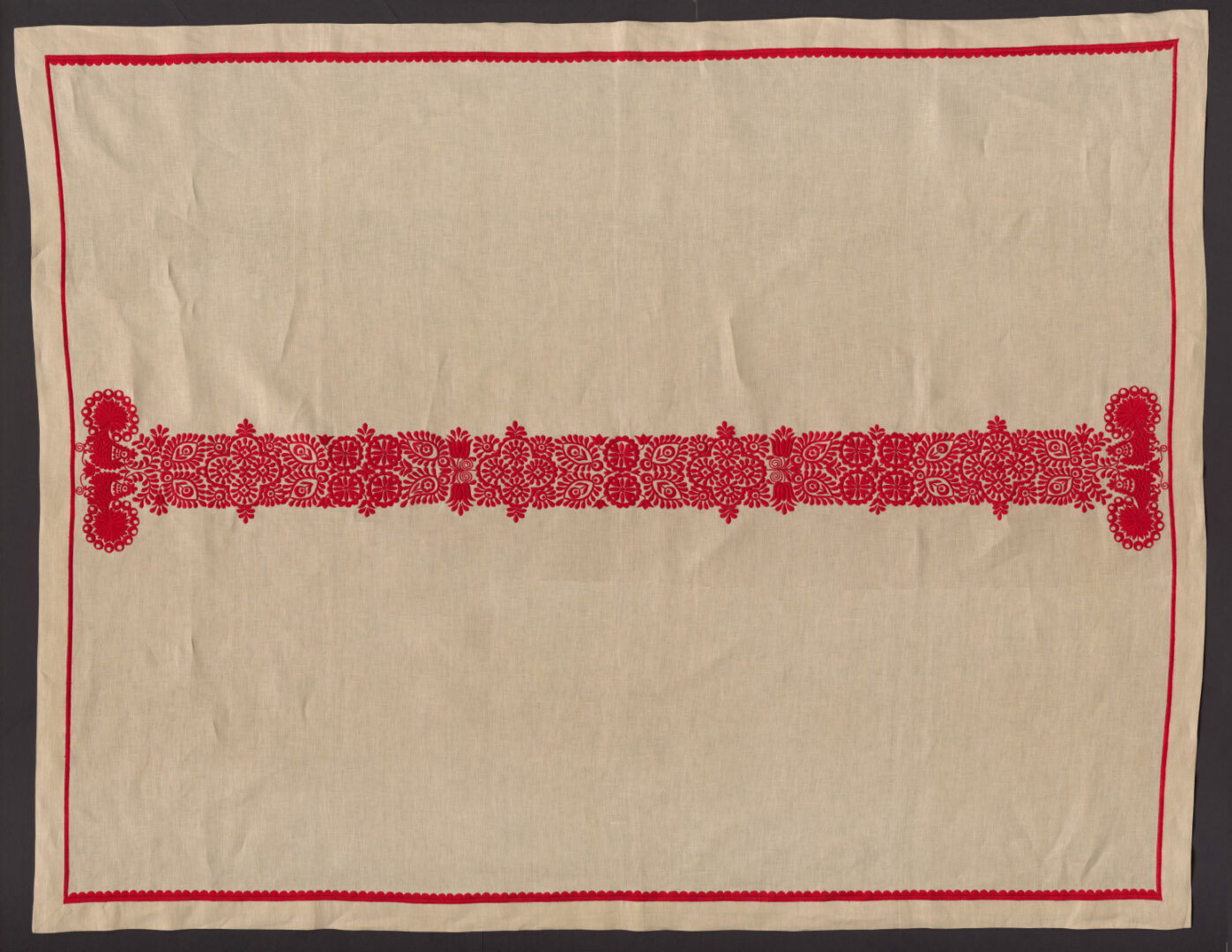 Prikrývka vyšívaná