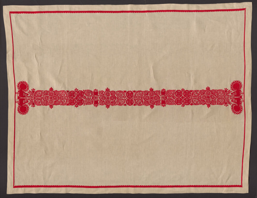 Prikrývka vyšívaná