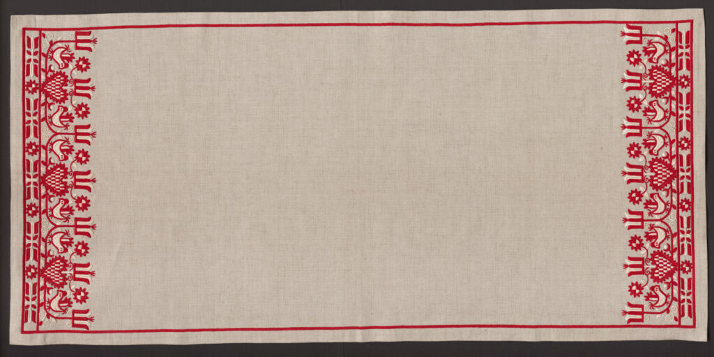 Prikrývka vyšívaná