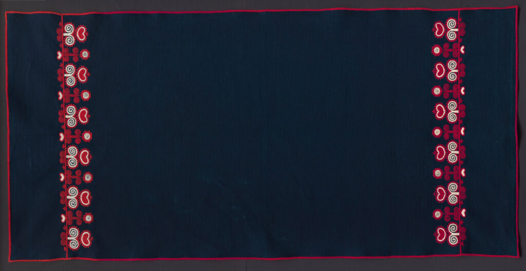 Prikrývka vyšívaná