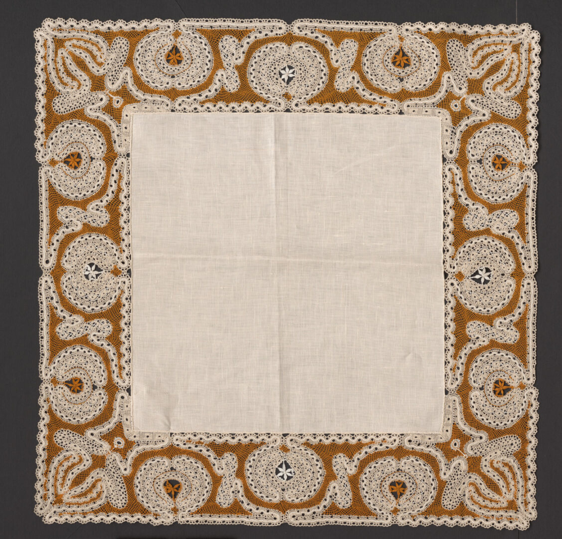 Prikrývka s paličkovanou čipkou