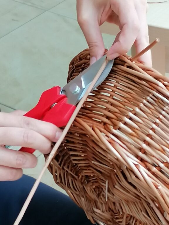 Zobraziť fotografiu ukončovací lem košíka