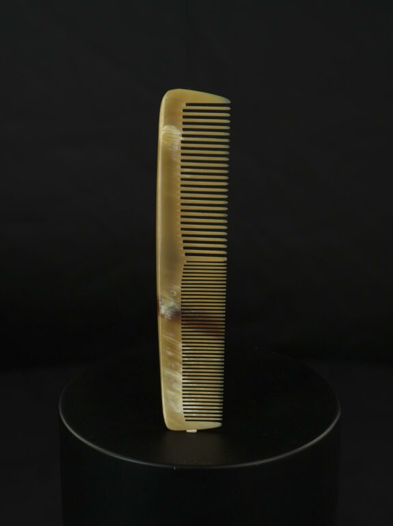 Hrebeň rohovinový