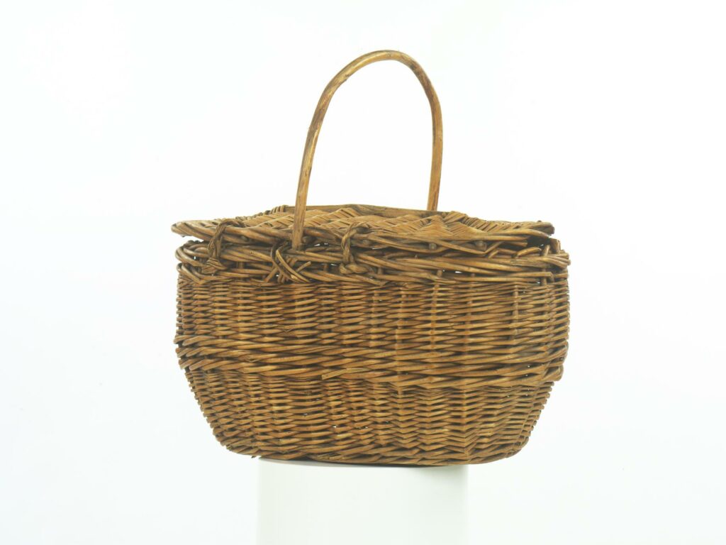 Košík prútený s vrchnákom