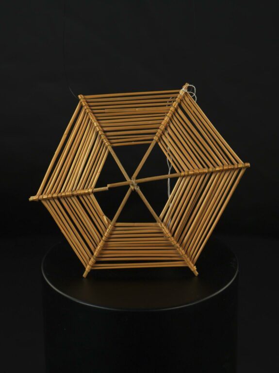 Ozdoba z obtáčanej slamy