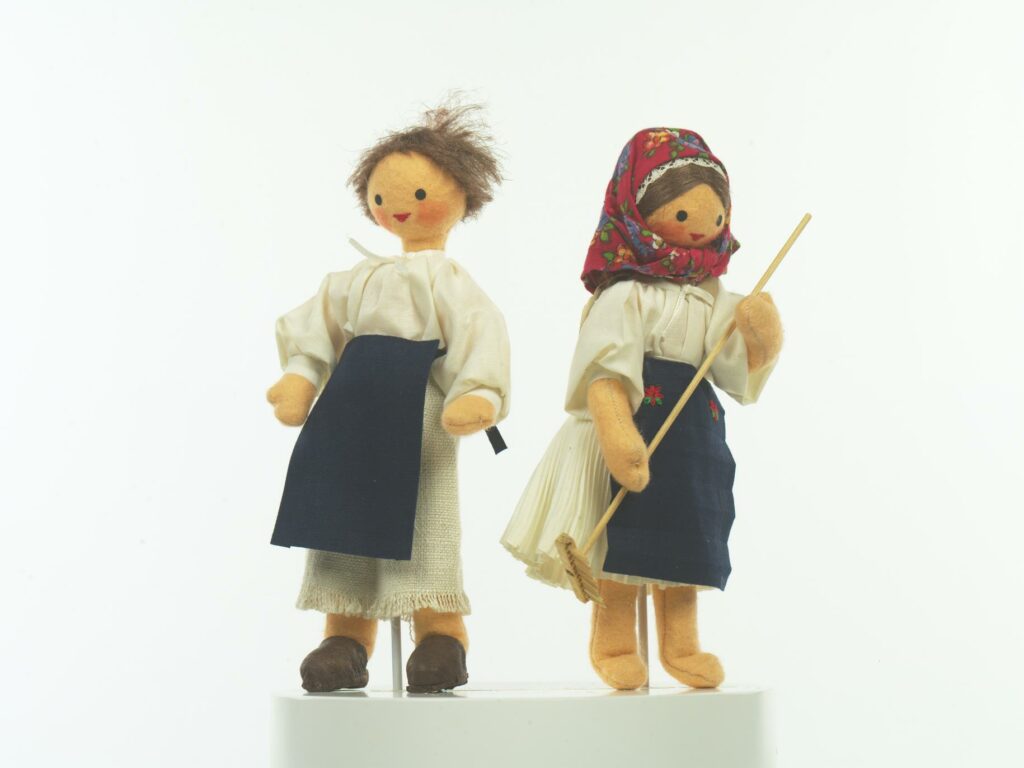 Bábika krojovaná, pár