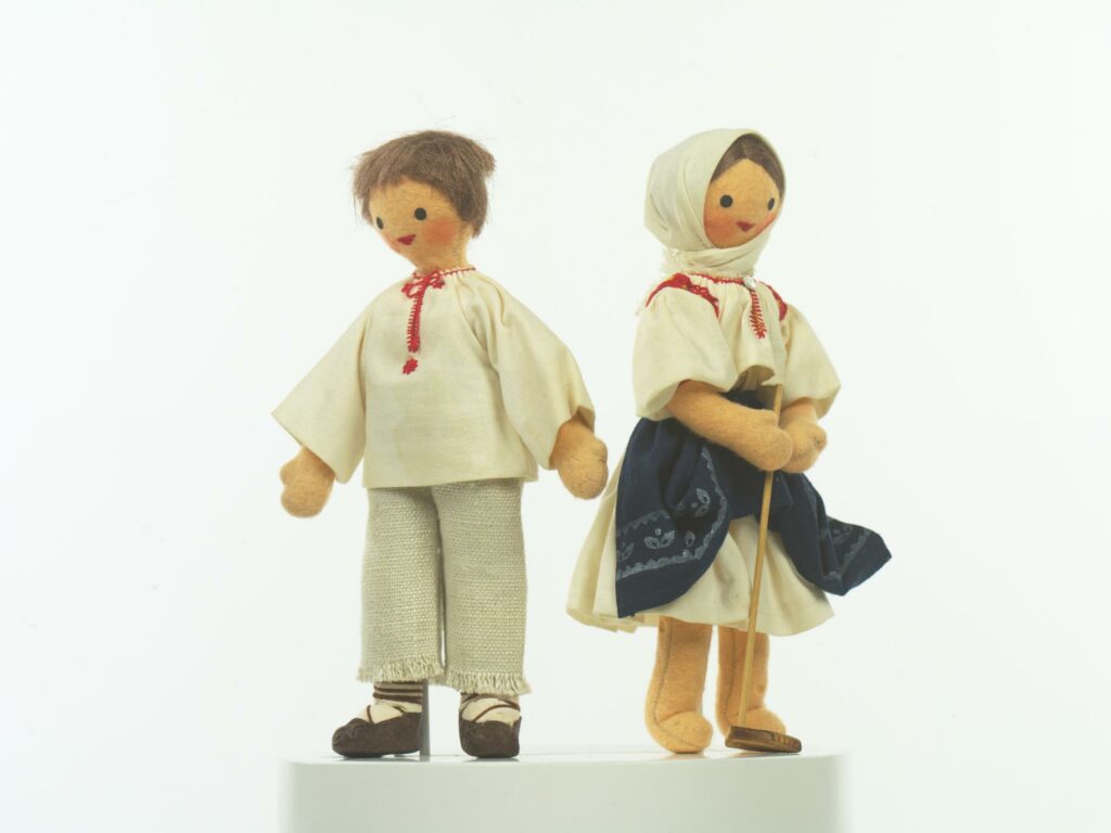 Bábika krojovaná, pár