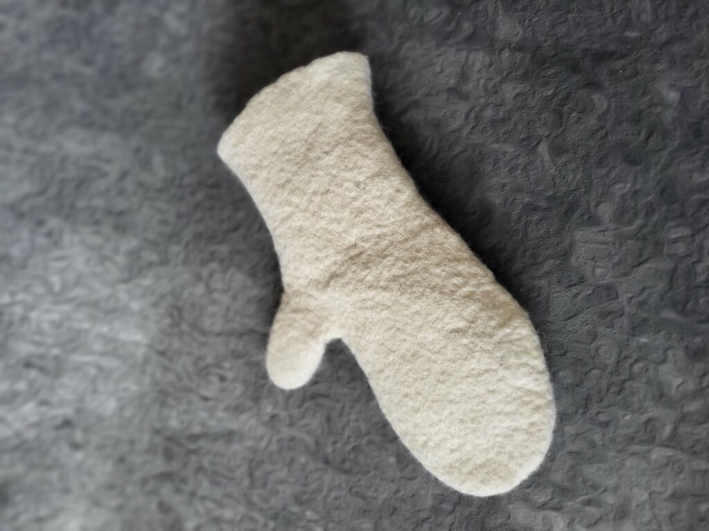 Zobraziť fotografiu Plstené rukavice a obrázok