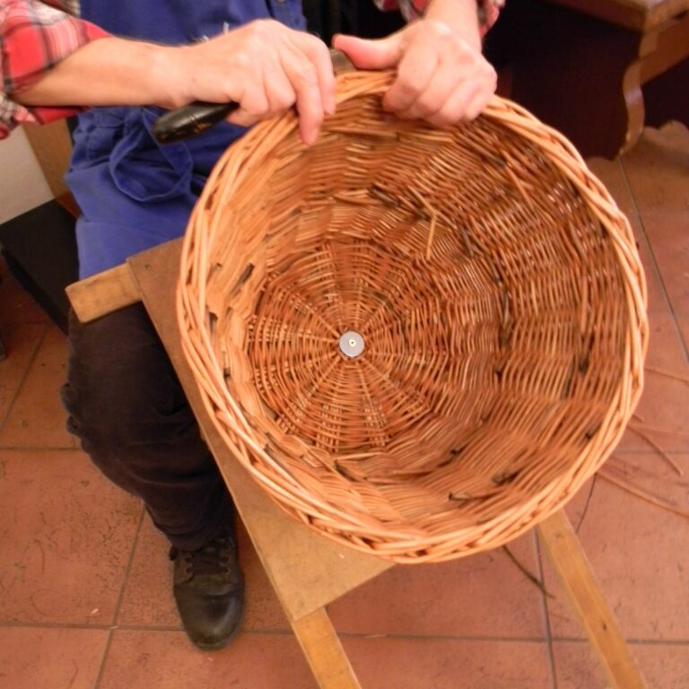 Zobraziť fotografiu Pletenie z prútia II. – akreditovaný kurz